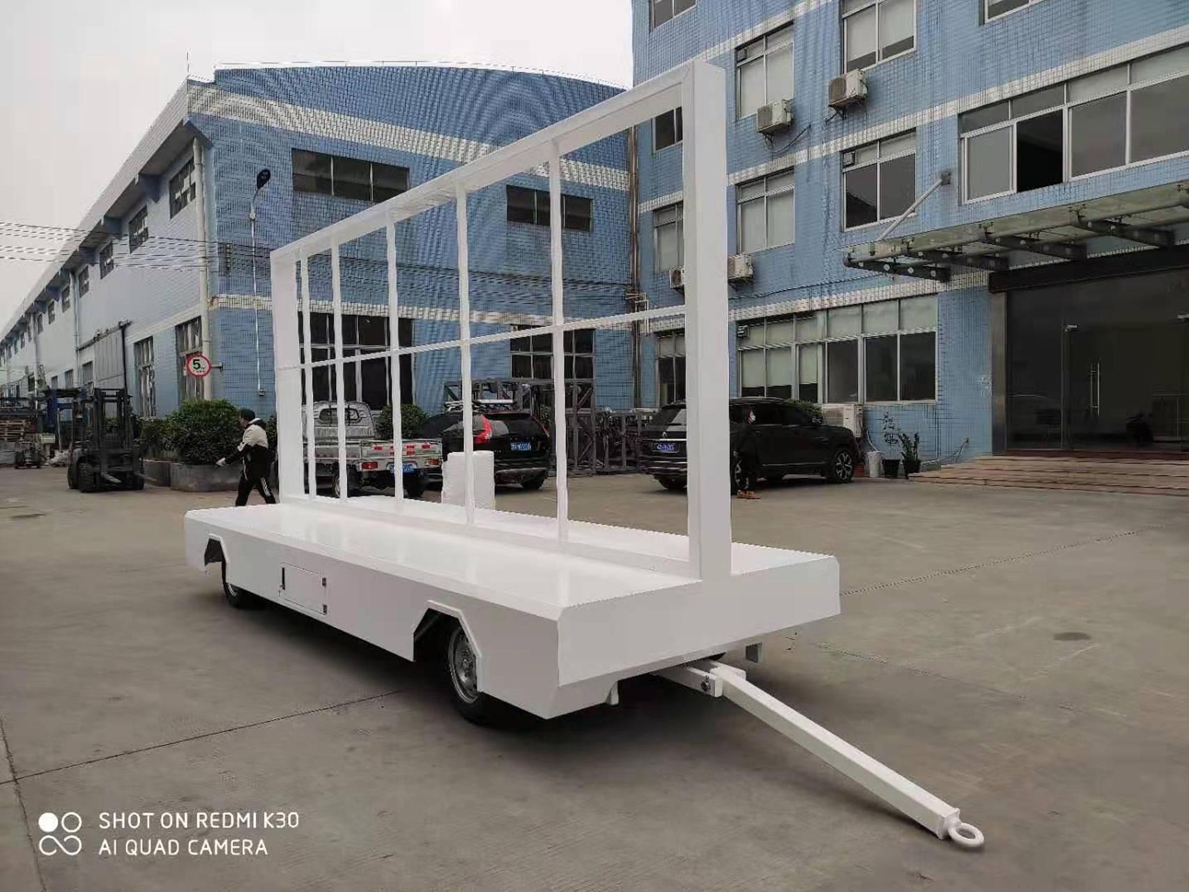 2.2 ton fixed LED advertising screen trailer case