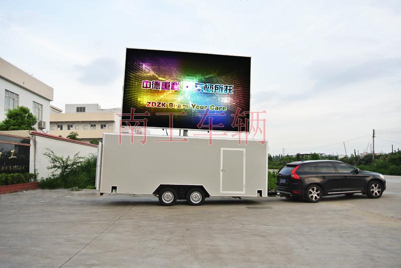大型户外厢式LED广告拖车 折叠屏广告拖车