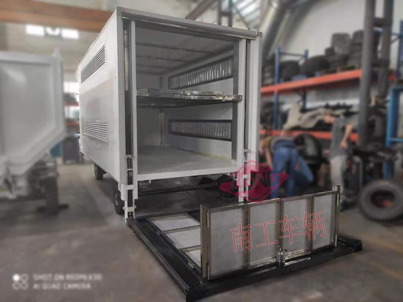 5吨自卸厢式平板车带垂直尾板工具车