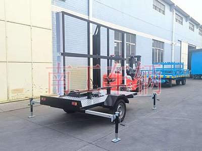 1769066562360405.jpg 0.6吨简易款LED广告拖车 带四音响4I.jpg