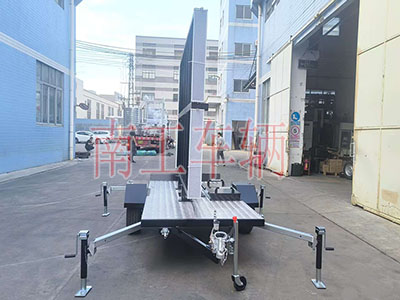 1769066592195563.jpg 0.6吨简易款LED广告拖车 带四音响3I.jpg