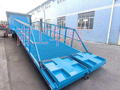 1775699267875262.jpg 10吨移动式登车桥电动 防爆款3I.jpg